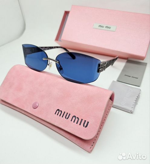 Солнцезащитные очки Miu Miu