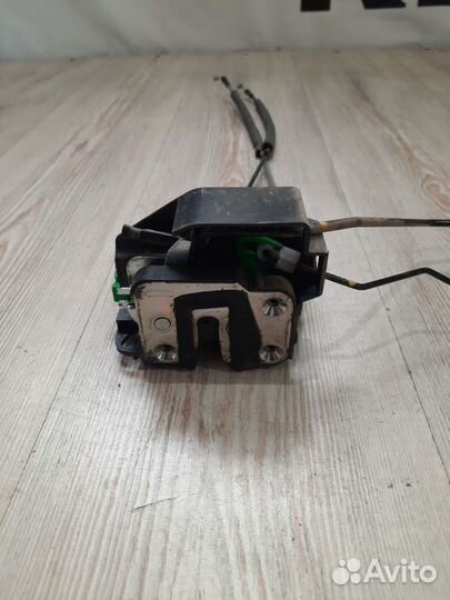 Замок перед двери Hyundai solaris Лев