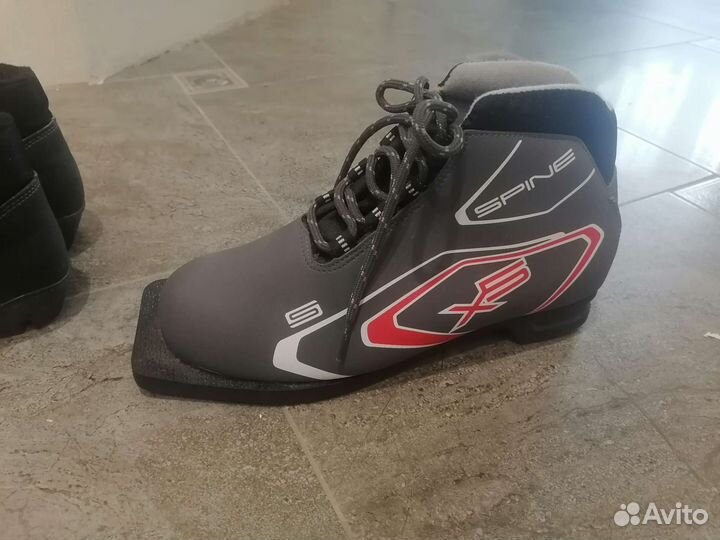 Лыжные ботинки