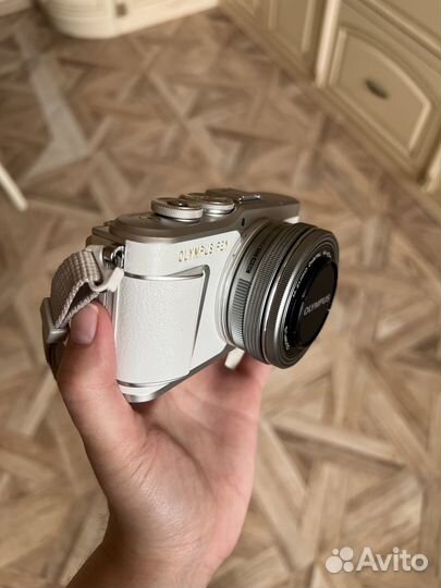 Фотоаппарат Olympus PEN E-PL8 (белый)