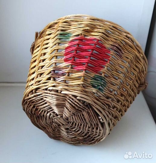 Плетеная корзинка для сбора ягод и грибов
