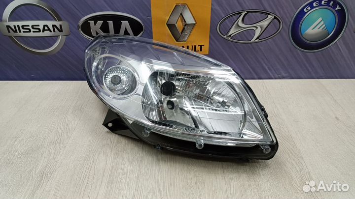 Фара Renault sandero Прав
