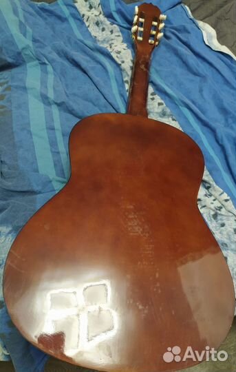 Акустическая и классическая гитара