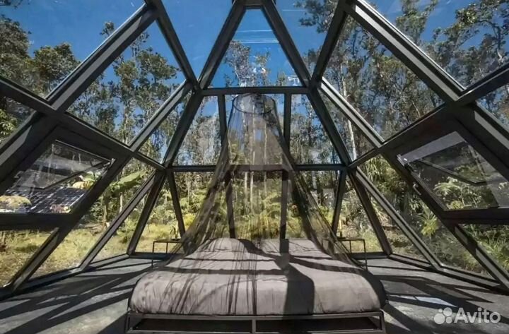 Стеклянная беседка пирамида