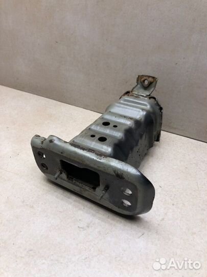 Кронштейн усилителя бампера передний правый Lifan