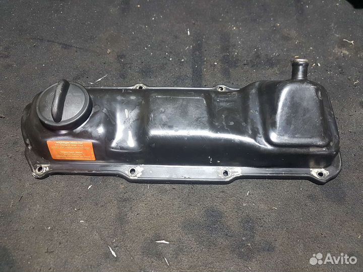Клапанная крышка Volkswagen passat b3 1.6 1F