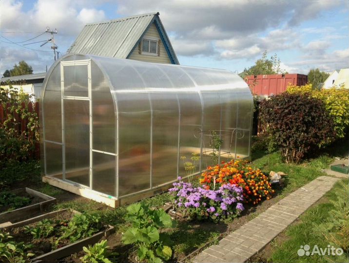 Теплица над бассейном