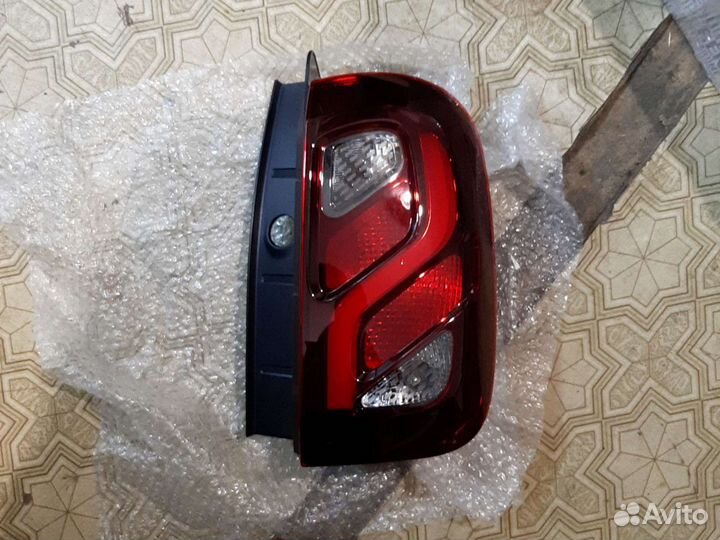 Фонарь задний правый Рено Дастер