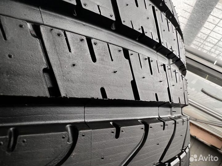 Pirelli P Zero SUV 275/35 R20