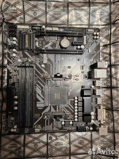 Материнская плата B450M DS3H