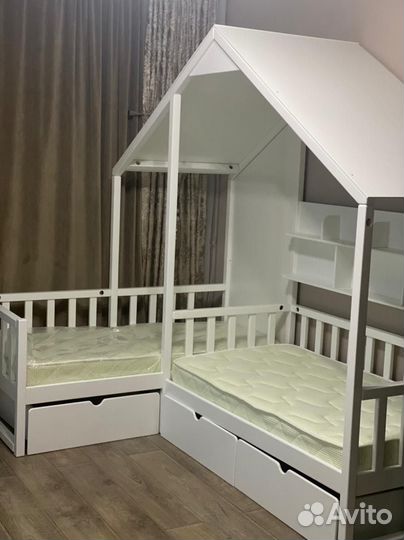 Детская кровать домик на двоих с матрасом