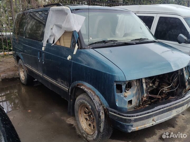 Бампер задний под ремонт Chevrolet Astro II