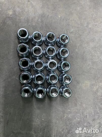 Гайки колесные niva