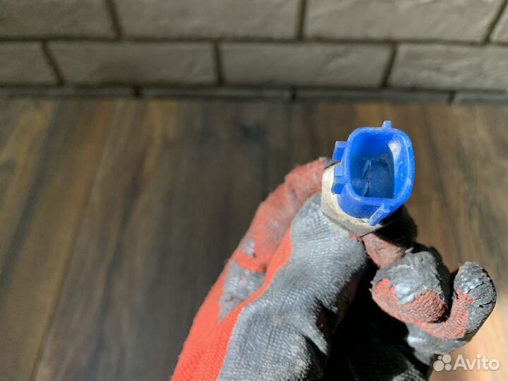 Nissan Patrol (Y62) Датчик температуры масла