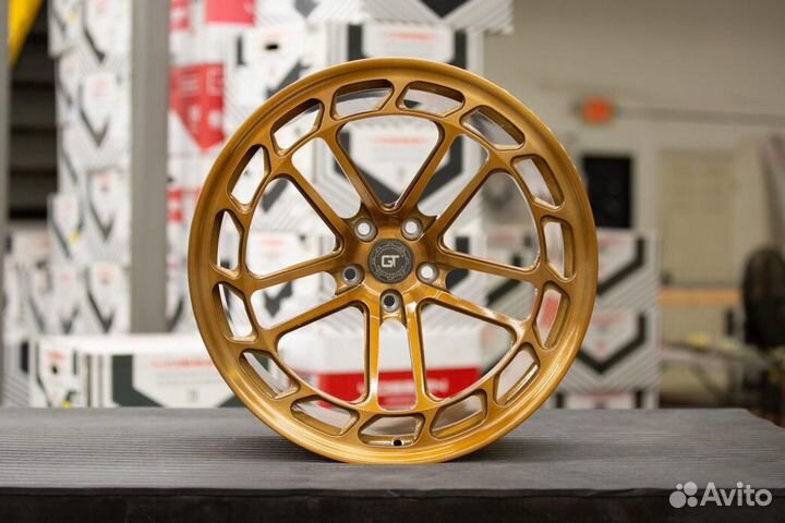 Кованые диски GT Forged LC2 R19 на Mini Countryman