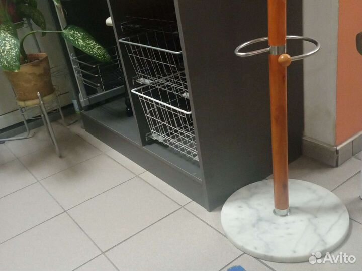 Вешалка для одежды напольная деревянная