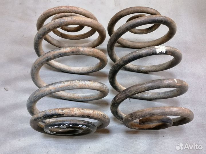 Пружина задняя Toyota Lite Ace 1989