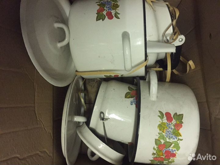 Набор. Две кастрбли чайник и бидон. Совеского каче