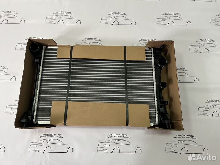 Радиатор охлаждения Mercedes W212 W204 GLK X204