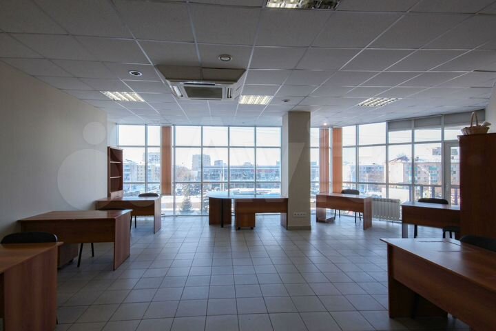 Офис с арендатором, 104 м²