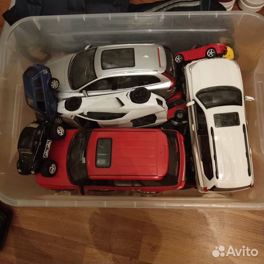 Игрушки машинки в контенере