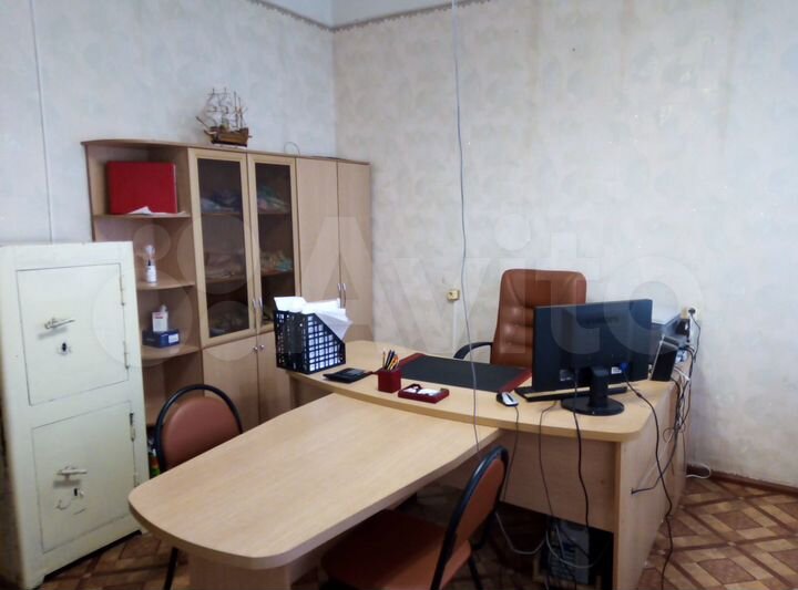 Комната 17 м² в 8-к., 2/2 эт.