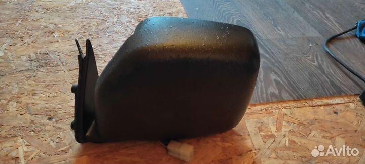 Боковое зеркало