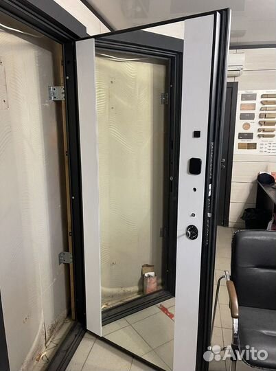 Входная Квартирная дверь Стайл с зеркалом