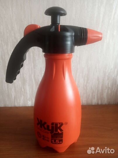 Опрыскиватель пневматический Жук 1,5л