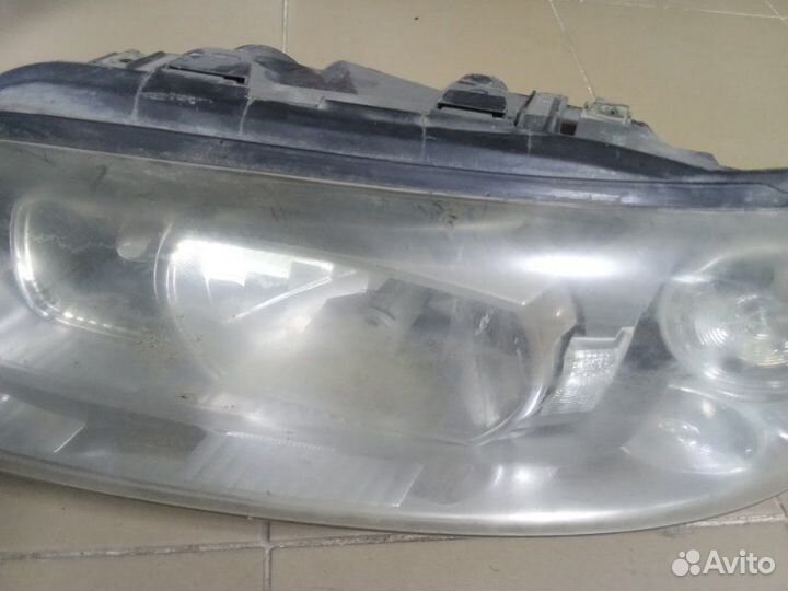 Фара ксеноновая левая Volvo