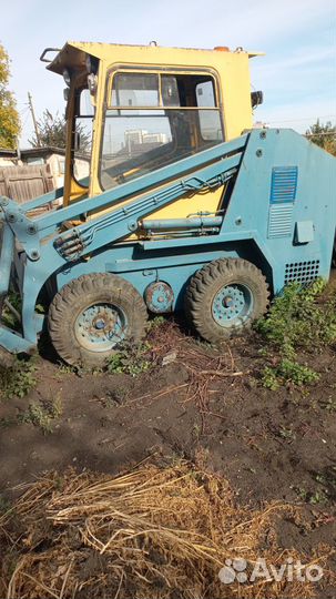 Мини-погрузчик Уралвагонзавод ПУМ-1000, 2003