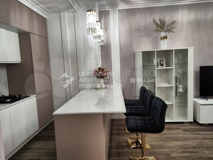 2-к. квартира, 82 м², 2/10 эт.