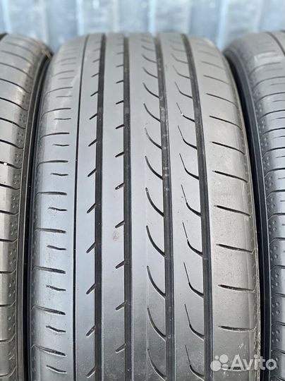 Yokohama BluEarth RV-02 225/40 R19 93W