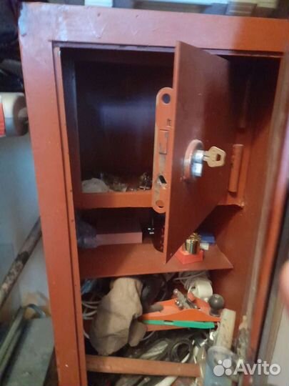 Сейф металлический
