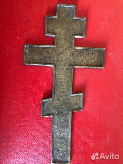 Меднолитой крест