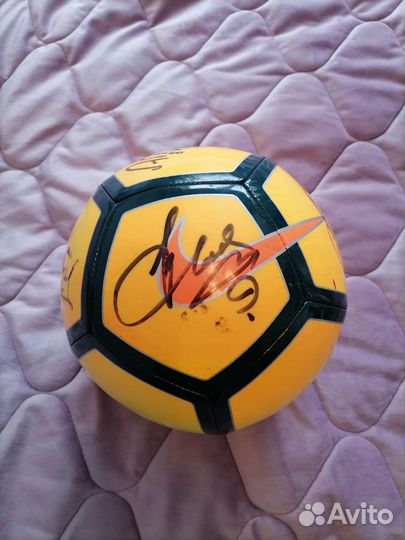 Футбольный мяч с автографами Спартака