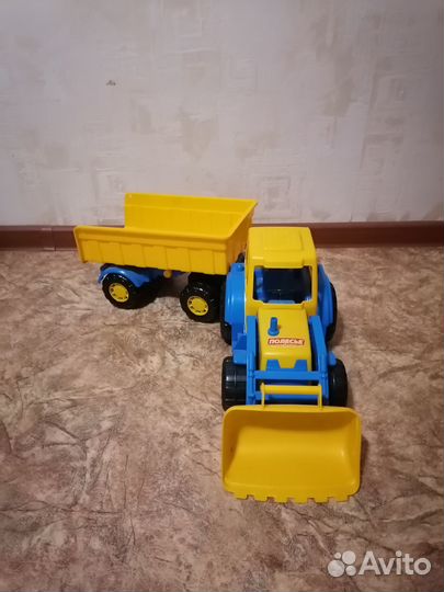 Большой Трактор с прицепом отличное состояние