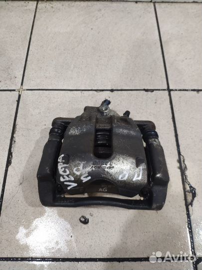 Тормозной суппорт передний правый LADA Vesta