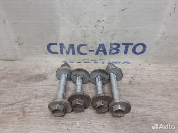 Болт развальный задний Audi A8 D4 4.0 2010-2014