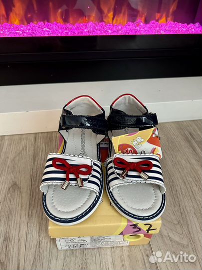 Продам новые сандали размер 27