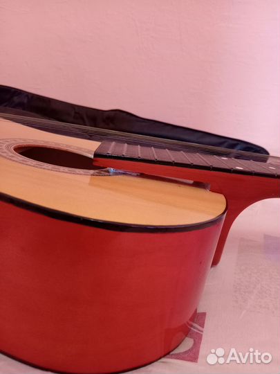 Акустическая гитара