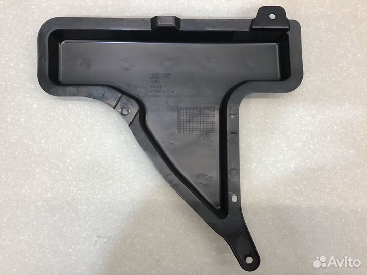 Накладка (кузов внутри) Hyundai Santa Fe (TM) 2018