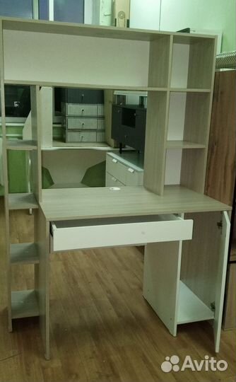 Письменный стол