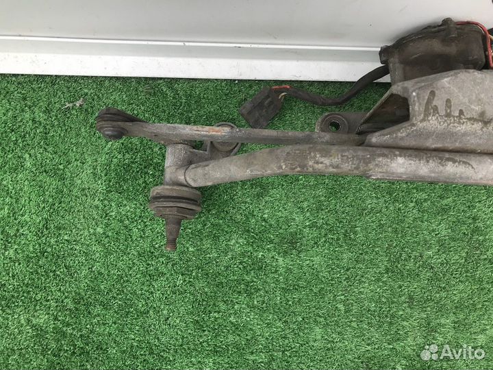 Трапеция стеклоочистителей с моторчиком