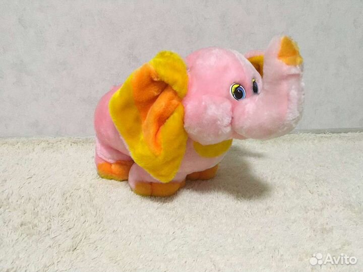 Плюшевый розовый слон