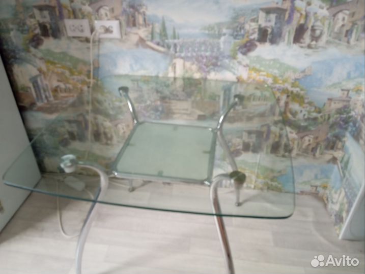 Кухонный стол стеклянный