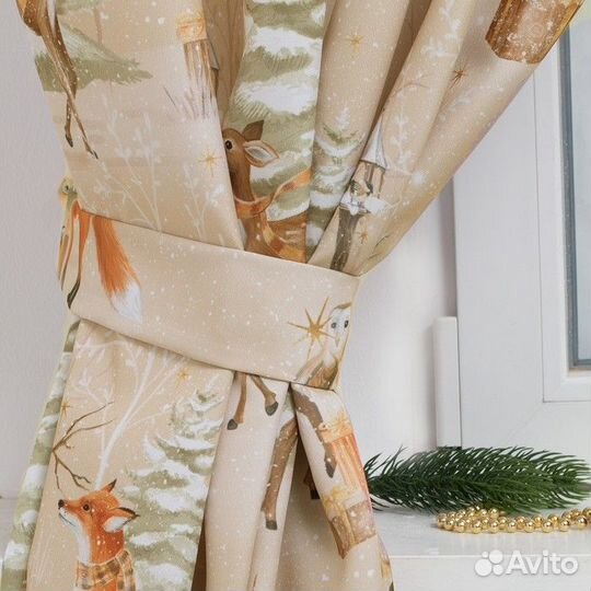 Новогодний комплект штор для кухни с подхватами 'C