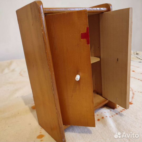 Шкафчик - аптечка настенный, винтаж