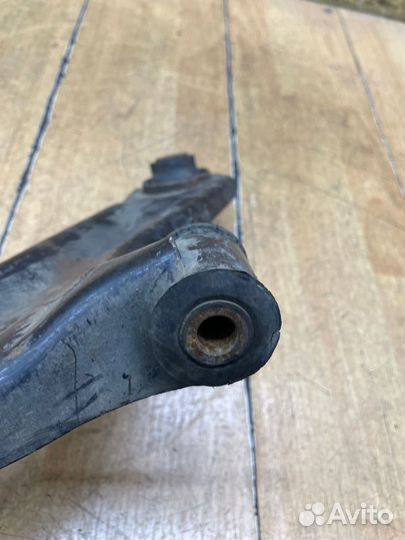 Рычаг подвески передний правый Nissan Micra CR12DE