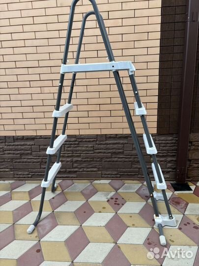 Лестница для каркасного бассейна